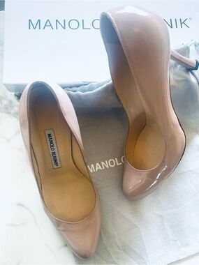 MANOLO BLAHNIK FOKAPUMP Almond Toe   Patent Leather Stiletto Pump-Sz.37.5/7-Nude